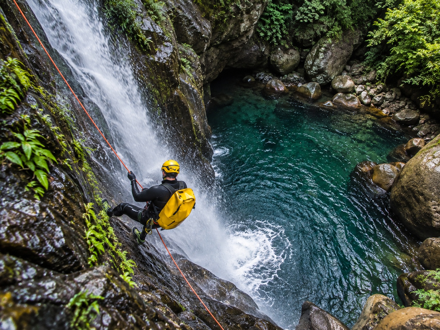 Canyoning dans une rivière à La Réunion